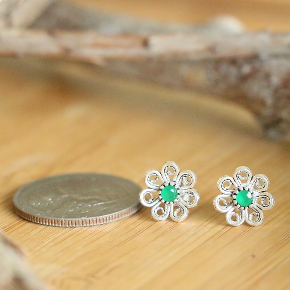 Sterling Silver Green jade stone Floral earrings - Picture 2 of 8